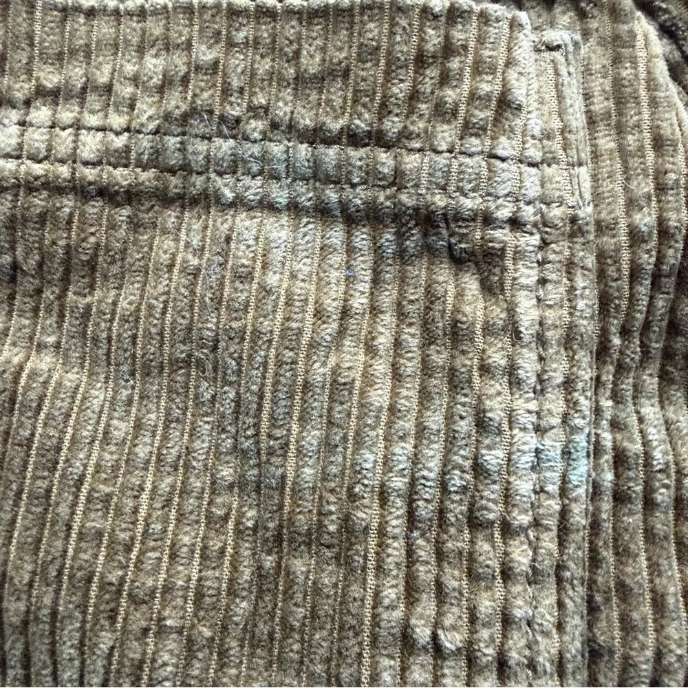 Madewell Corduroy A-Line Front pocket Mini Skirt front  in Olive  Green - 4 - Picture 11 of 13